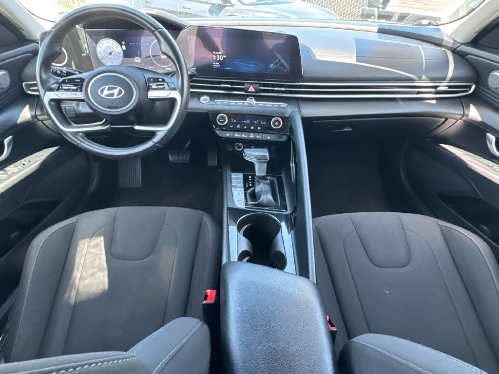 Used 2025 Hyundai Elantra SEL FWD image 17