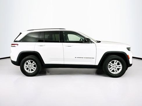 Used 2023 Jeep Grand Cherokee Laredo w/ Luxury Tech Group I AWD/4WD image 10