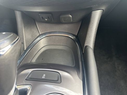 Used 2017 Chevrolet Malibu LT image 17