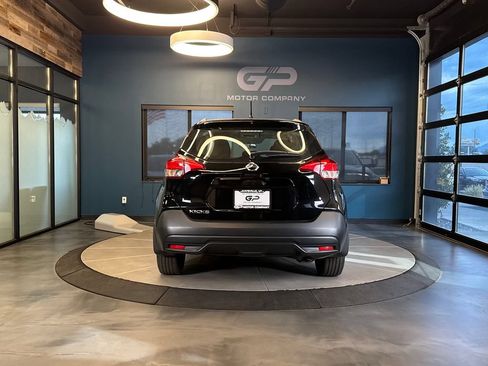 Used 2019 Nissan Kicks S FWD image 4