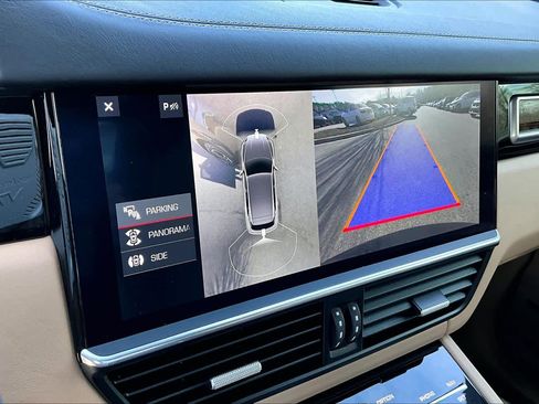 Used 2020 Porsche Cayenne Turbo image 31