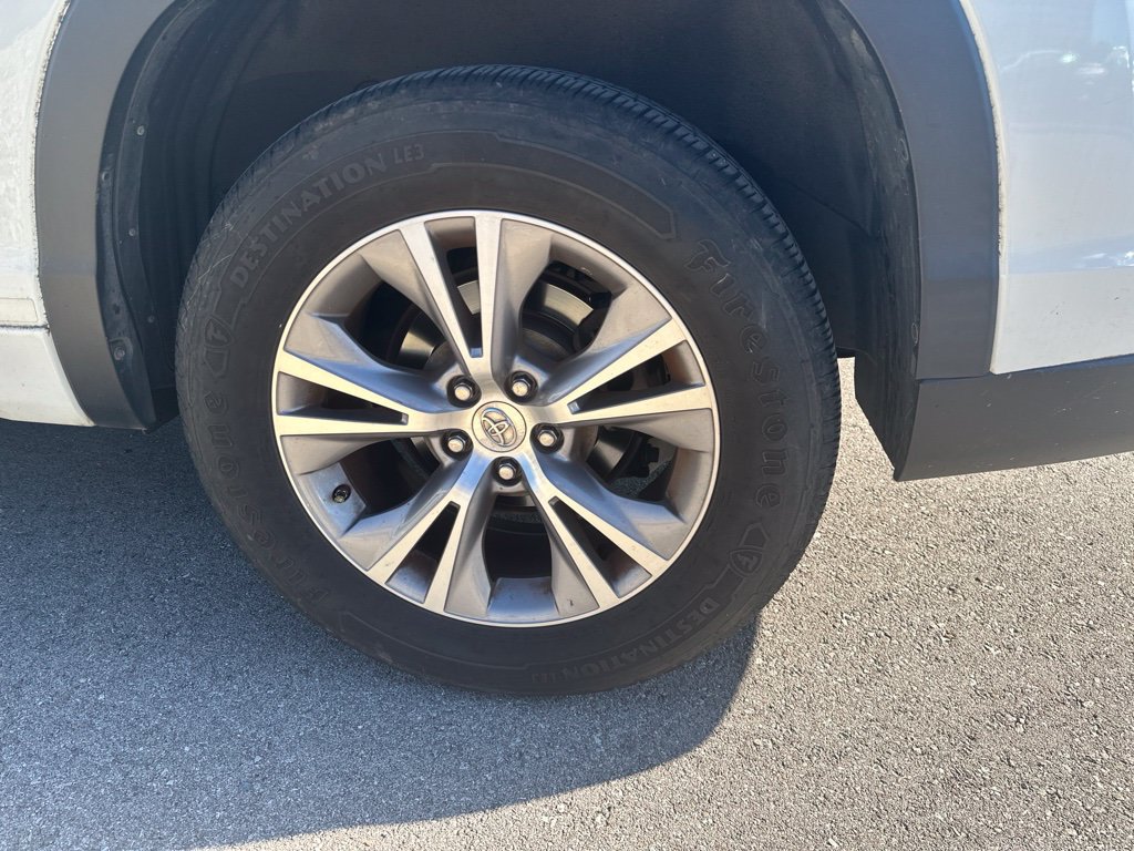 Used 2015 Toyota Highlander Plus FWD image 27