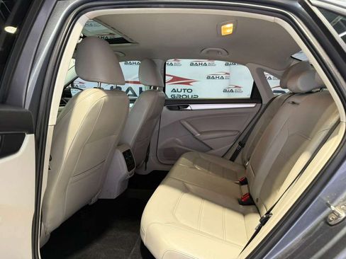 Used 2019 Volkswagen Passat 2.0T Wolfsburg FWD image 33