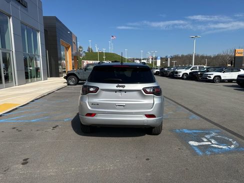 Used 2025 Jeep Compass Limited w/ High Altitude Package image 3