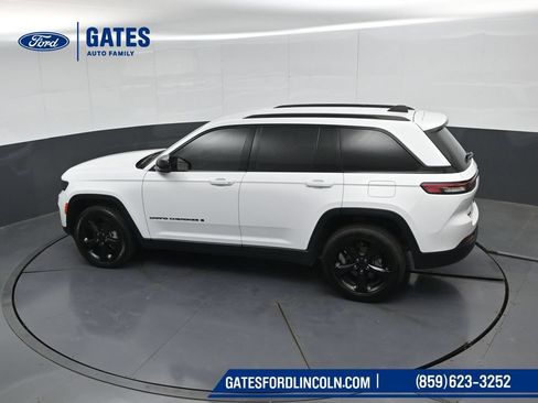 Used 2023 Jeep Grand Cherokee Limited w/ Black Appearance Package AWD/4WD image 52