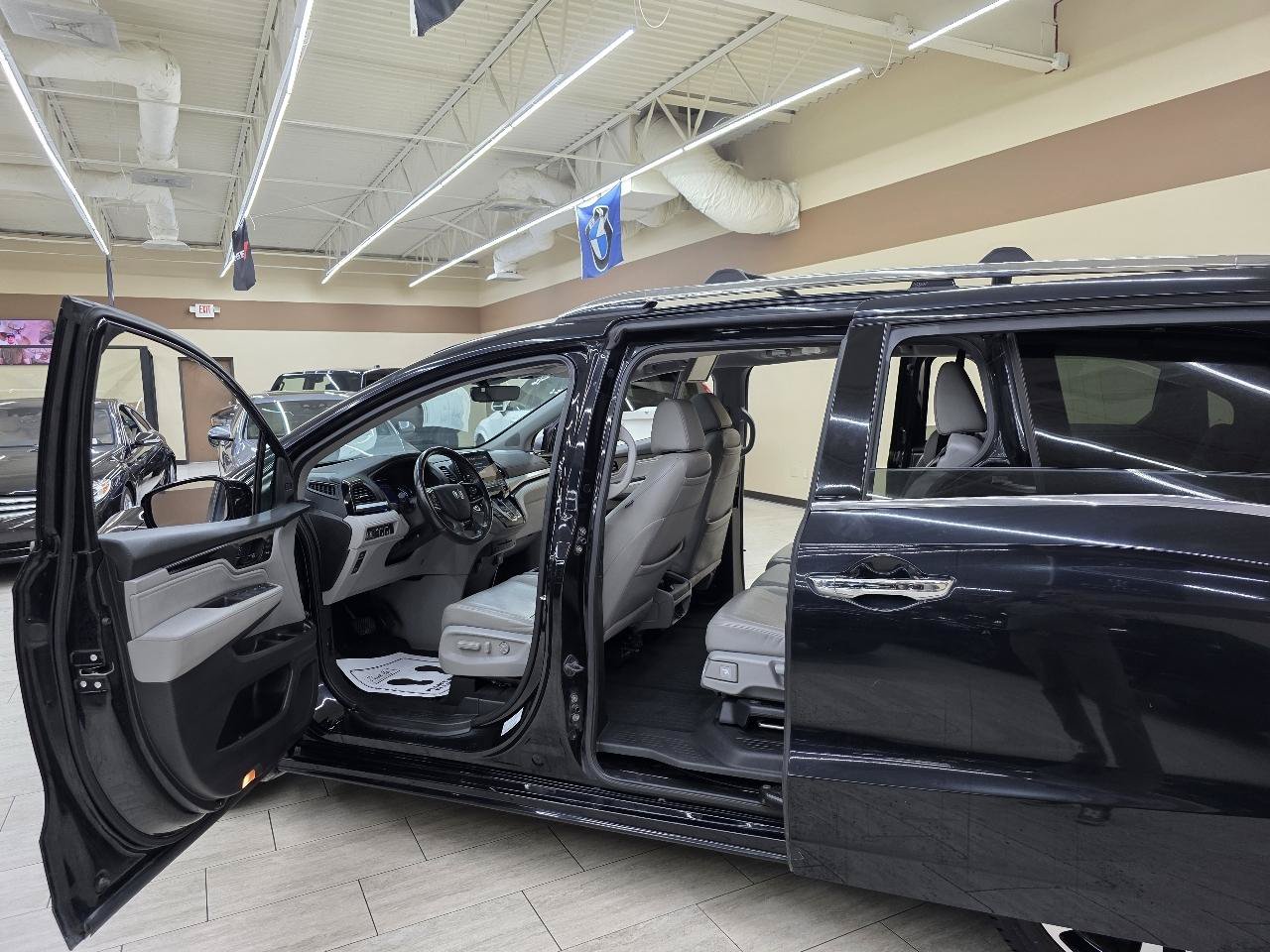 Used 2018 Honda Odyssey Elite image 16
