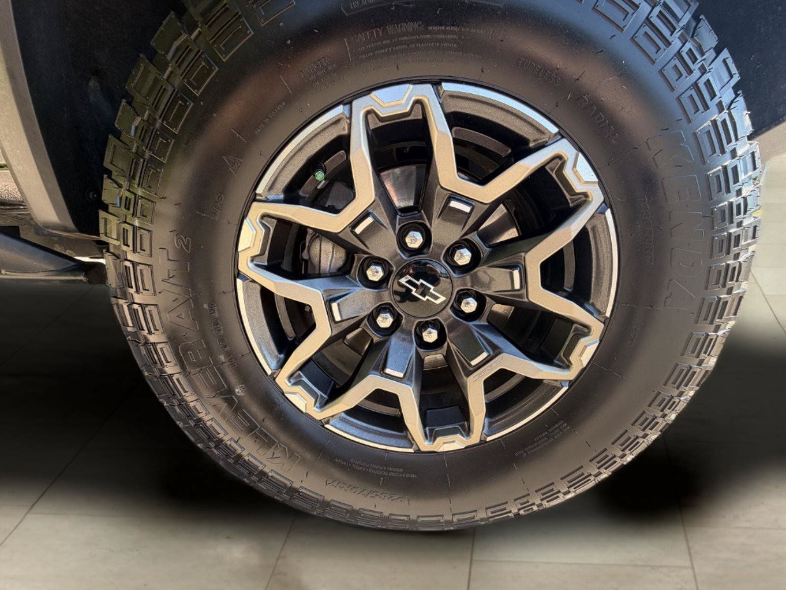 Used 2023 Chevrolet Colorado ZR2 w/ ZR2 Convenience Package III AWD/4WD image 16