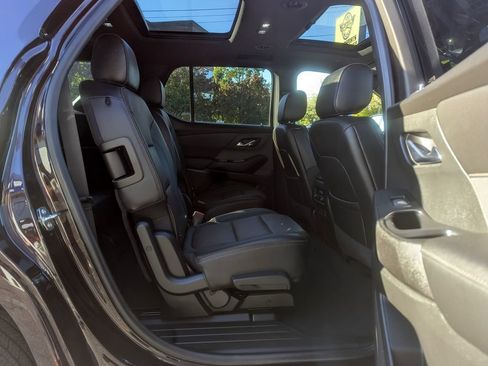 Used 2022 Chevrolet Traverse High Country AWD/4WD image 37