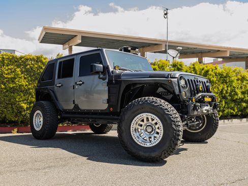 Used 2016 Jeep Wrangler Unlimited Sport w/ Quick Order Package 24S AWD/4WD image 3