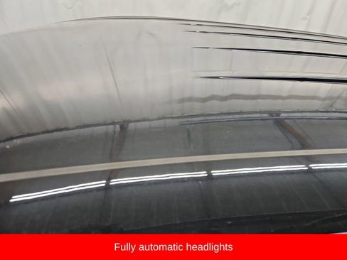 Used 2023 Chrysler Pacifica Touring-L image 10