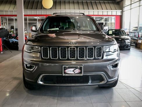 Used 2019 Jeep Grand Cherokee Limited w/ Luxury Group II image 2