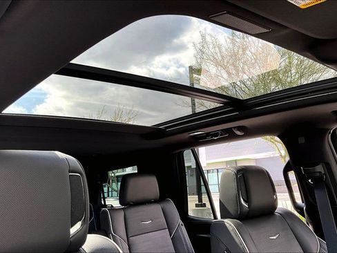New 2026 Cadillac Escalade Luxury w/ LPO, Floor Liner Package AWD/4WD image 34