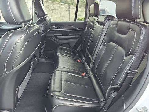 Used 2024 Jeep Grand Cherokee Limited image 13