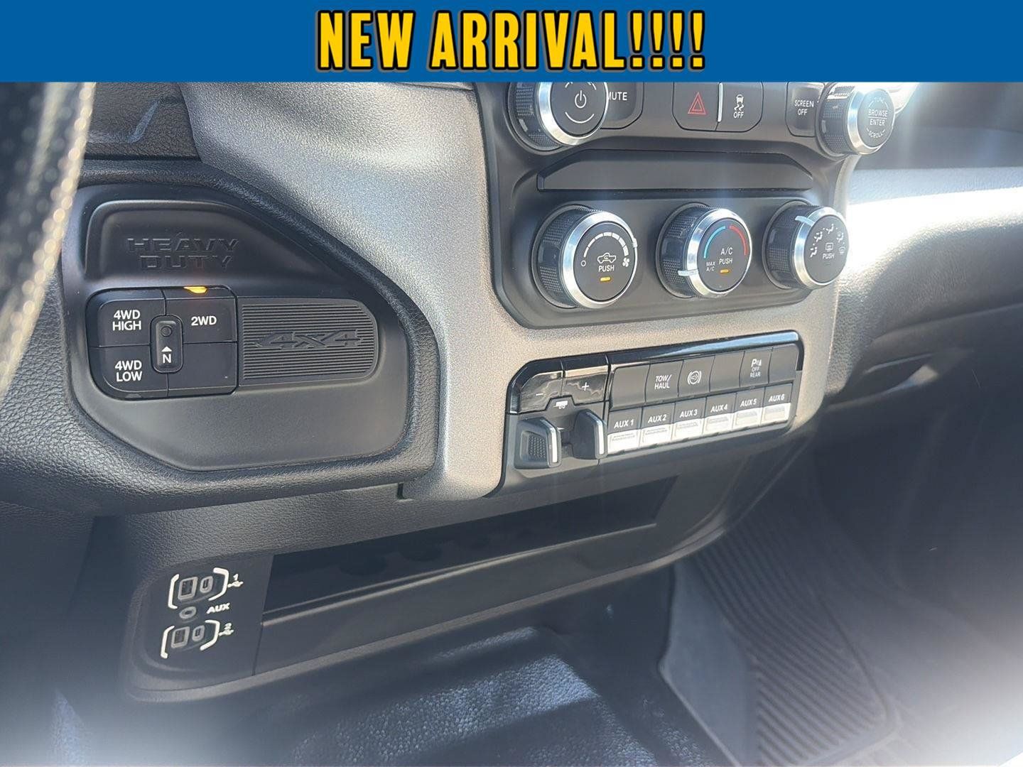 Used 2022 RAM 3500 Tradesman w/ Chrome Appearance Group AWD/4WD image 17