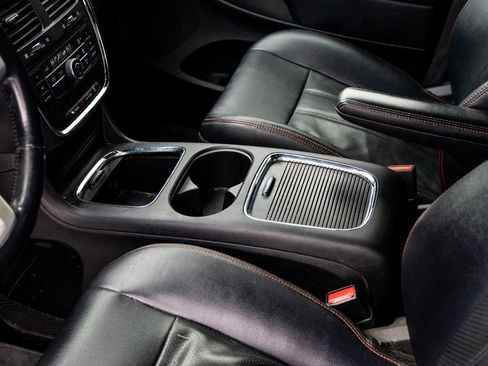 Used 2014 Dodge Grand Caravan R/T image 32