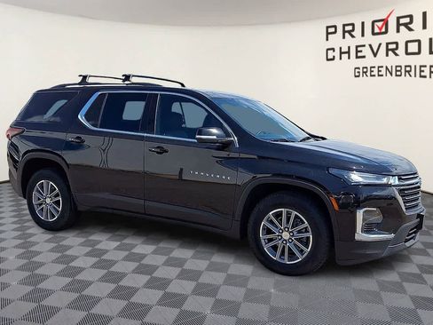 Used 2023 Chevrolet Traverse LT image 2