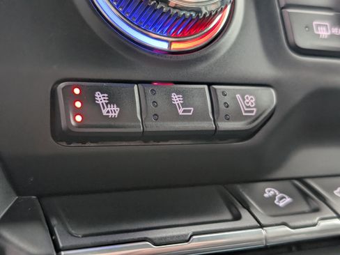 Used 2022 GMC Sierra 2500 AT4 w/ Snow Plow Prep/Camper Package image 4