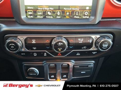 Used 2021 Jeep Wrangler Rubicon w/ Uconnect 4C Nav & Sound Group AWD/4WD image 18