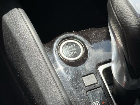 Used 2021 Nissan Versa SV FWD image 24
