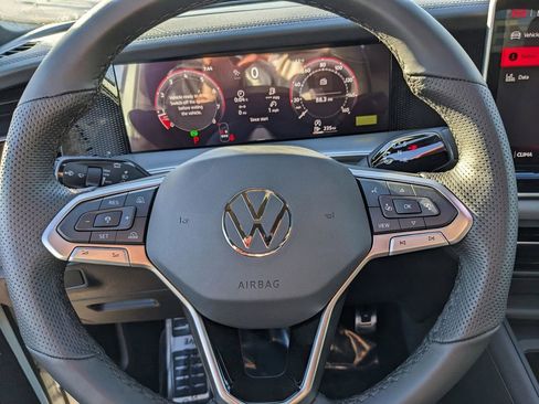 New 2026 Volkswagen Tiguan SE R-Line FWD image 25
