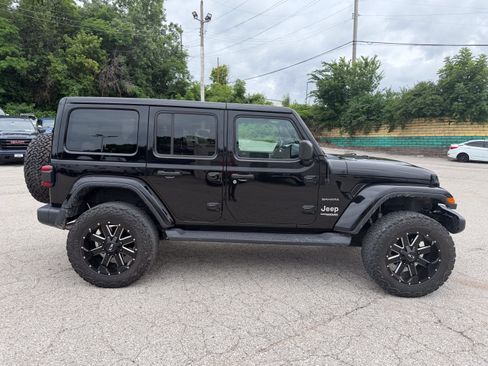 Used 2020 Jeep Wrangler Unlimited Sahara w/ Dual Top Group AWD/4WD image 8