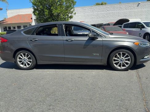 Used 2017 Ford Fusion Energi SE FWD image 4