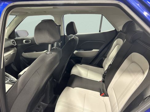 Used 2023 Hyundai Venue SEL w/ Cargo Package image 13