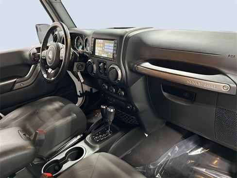 Used 2018 Jeep Wrangler Unlimited Sport image 11