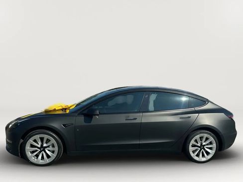 Used 2022 Tesla Model 3 Standard Range image 5
