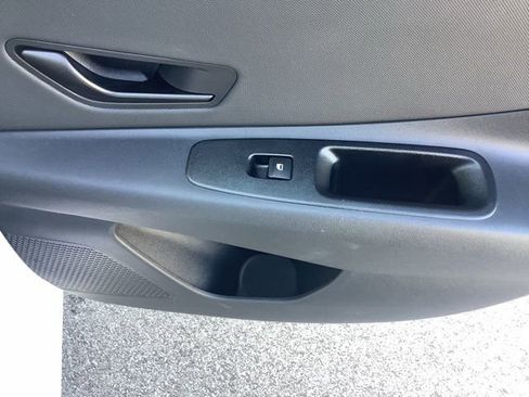 Certified 2025 Hyundai Elantra SEL image 14