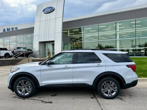 New 2026 Ford Explorer Active w/ Active Comfort Package image 2