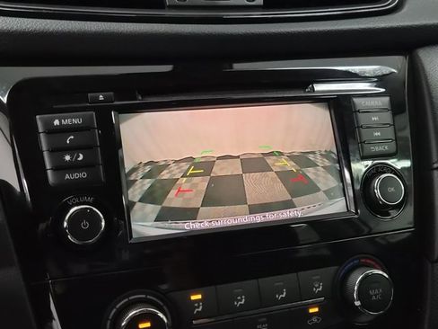 Certified 2020 Nissan Rogue S image 28