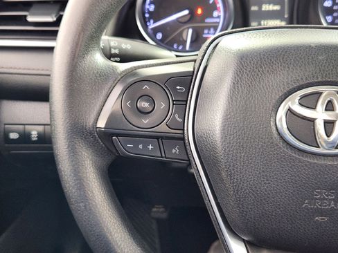 Used 2018 Toyota Camry LE image 18