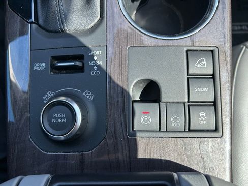 Used 2023 Toyota Highlander Limited AWD/4WD image 29
