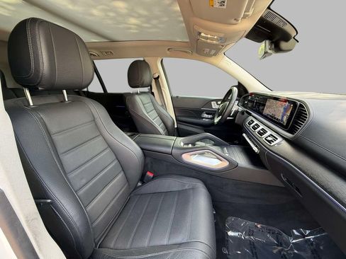 Used 2023 Mercedes-Benz GLS 580 4MATIC image 14