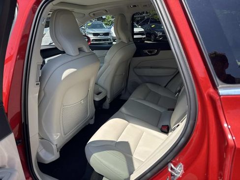 Used 2019 Volvo XC60 T5 Momentum w/ Multimedia Package FWD image 5