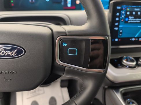 Certified 2025 Ford Expedition Active image 38