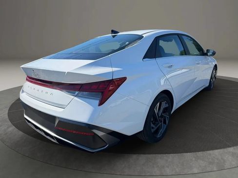 Used 2025 Hyundai Elantra SEL FWD image 5