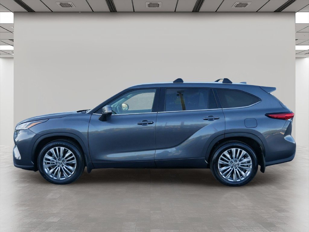 Used 2023 Toyota Highlander Platinum AWD/4WD image 3