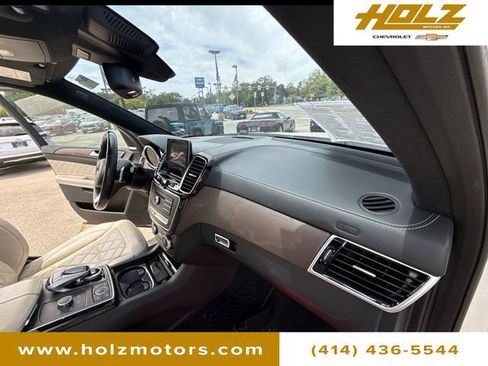 Used 2017 Mercedes-Benz GLS 550 4MATIC image 29
