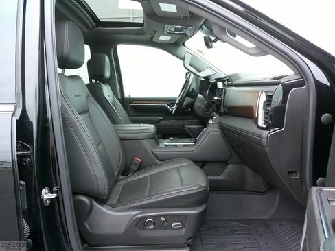 Used 2024 GMC Sierra 3500 Denali w/ Denali Reserve Package image 33