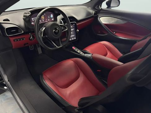 Used 2023 McLaren Artura RWD image 9