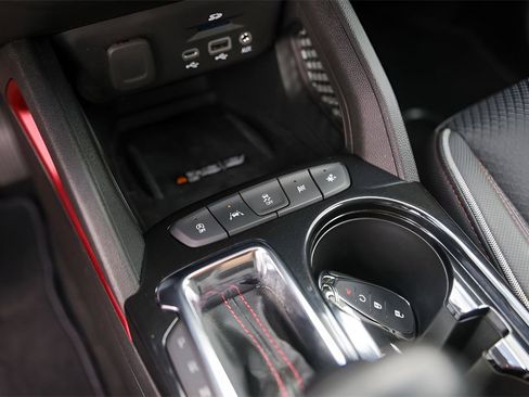 Used 2021 Chevrolet TrailBlazer RS w/ Technology Package image 21