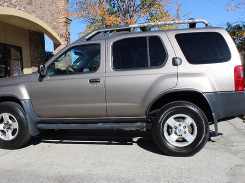 Used 2004 Nissan Xterra XE image 3