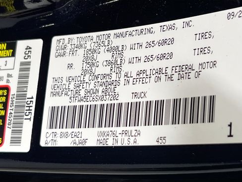 Used 2025 Toyota Tundra Limited AWD/4WD image 32