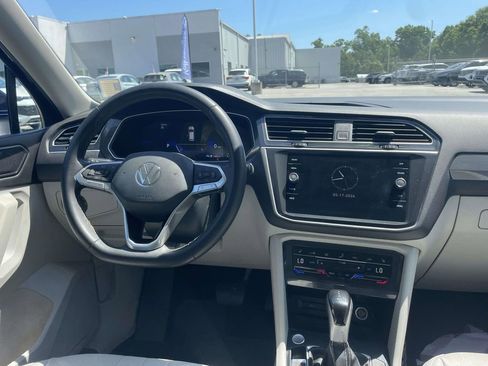 Certified 2023 Volkswagen Tiguan SE FWD image 13