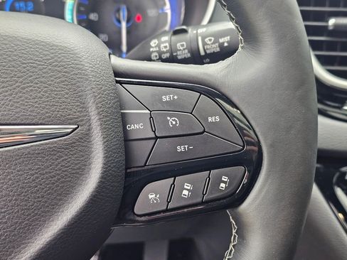 Used 2020 Chrysler Pacifica Touring-L Plus w/ Advanced Safetytec Group FWD image 28