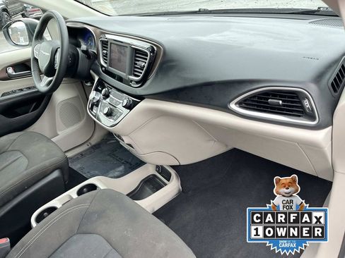 Used 2023 Chrysler Voyager LX image 22