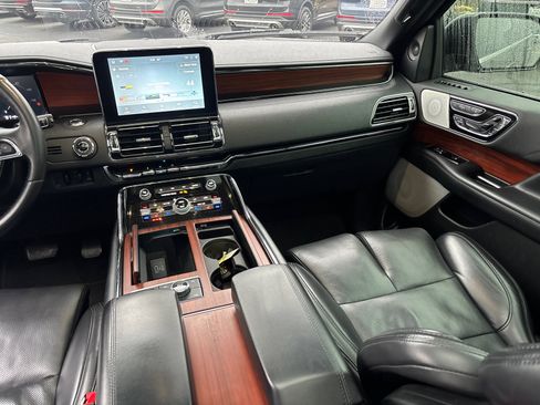 Used 2020 Lincoln Navigator Reserve w/ Equipment Group 208A Reserve image 31
