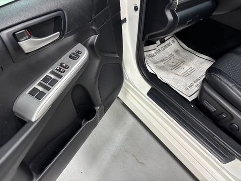 Used 2014 Toyota Camry SE FWD image 9